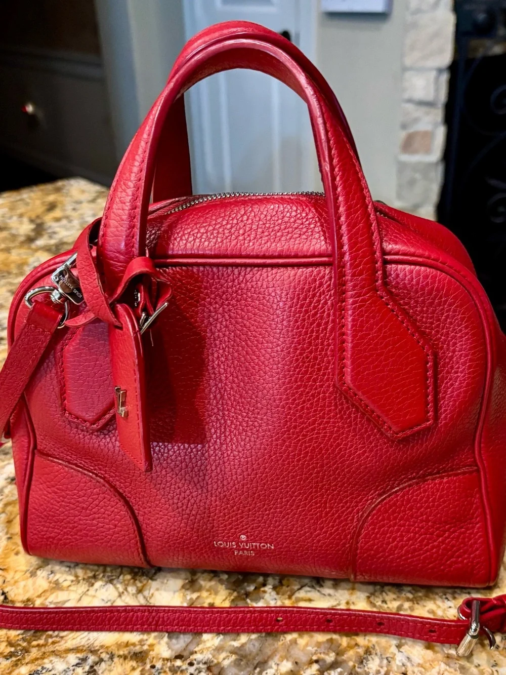 Authentic, gorgeous, Louis Vuitton Dora Soft BB in Taurillon Leather - Picture 1 of 10